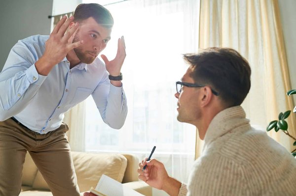 Comment les professionnels de la santé peuvent-ils mieux comprendre et traiter les troubles de l'humeur chez les adultes?